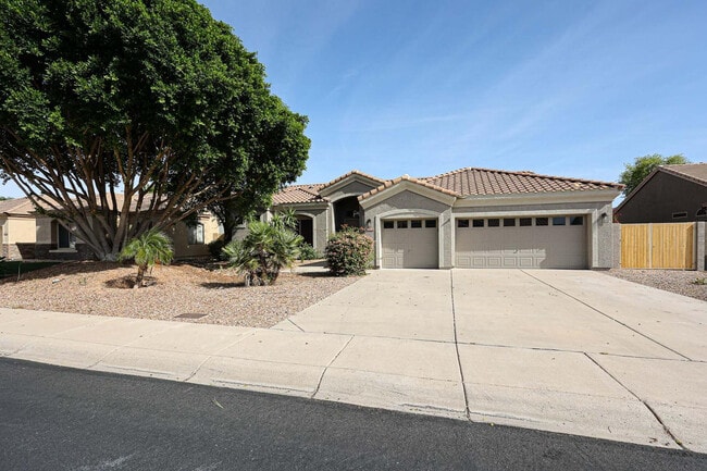 Building Photo - 4536 W Villa Linda Dr