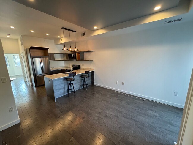 Building Photo - 2028 E Fletcher St