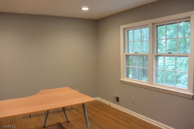 Building Photo - 5 Deer Run Dr
