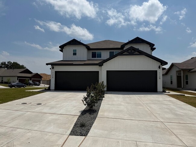 Building Photo - Luxury 2-Story, 3-Bed/ 2.5-Bath Duplex in ...