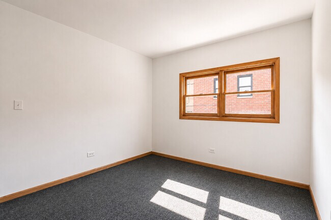 Building Photo - 1343 N Leavitt St