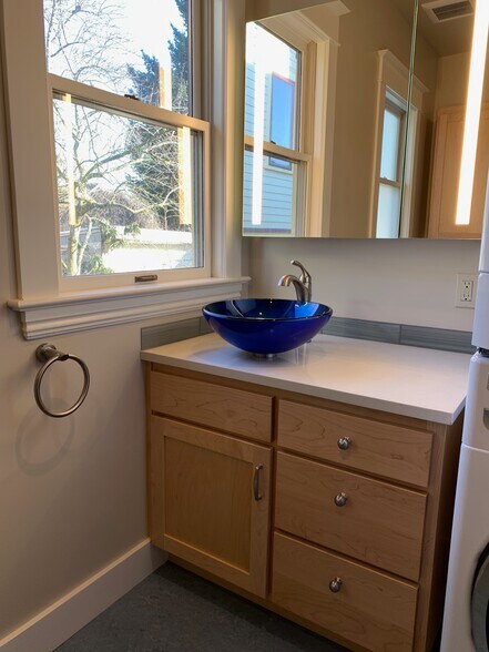 first floor bathroom - 4054 NE Rodney Ave