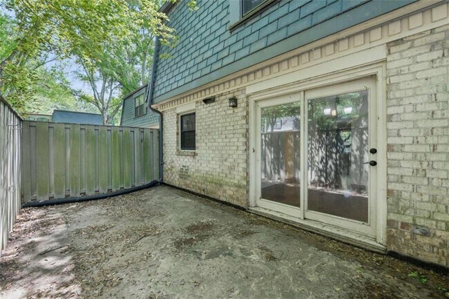 Building Photo - 14 Glenald Way NW