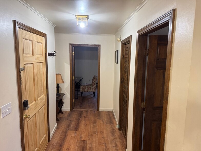 Building Photo - 657 Maine Ave