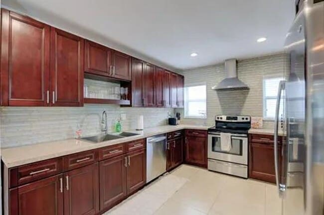 Building Photo - 3170 NW 68th Ct