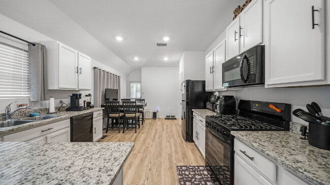 Building Photo - Spacious, well-maintained 4-bedroom, 2-bath single-story home designed for comfortable everyday l...