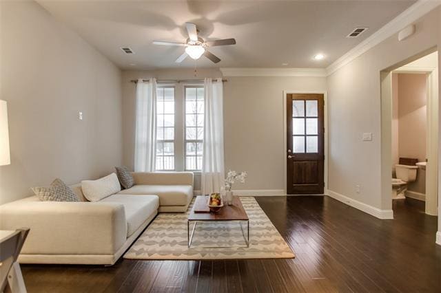 Building Photo - 612 Club Dr