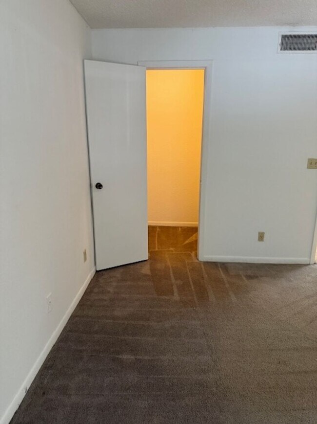 Building Photo - Lexington Place - 0234