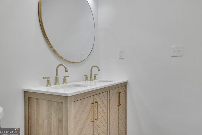 Building Photo - 808 S Park Dr