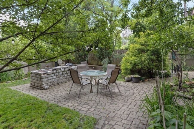 Building Photo - 148 Berkshire St