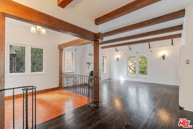 Building Photo - 1132 N Vista St