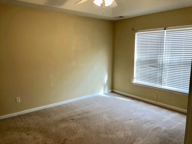 Building Photo - 3 Bedroom 2 Bath House in Quail Hill - Goo...