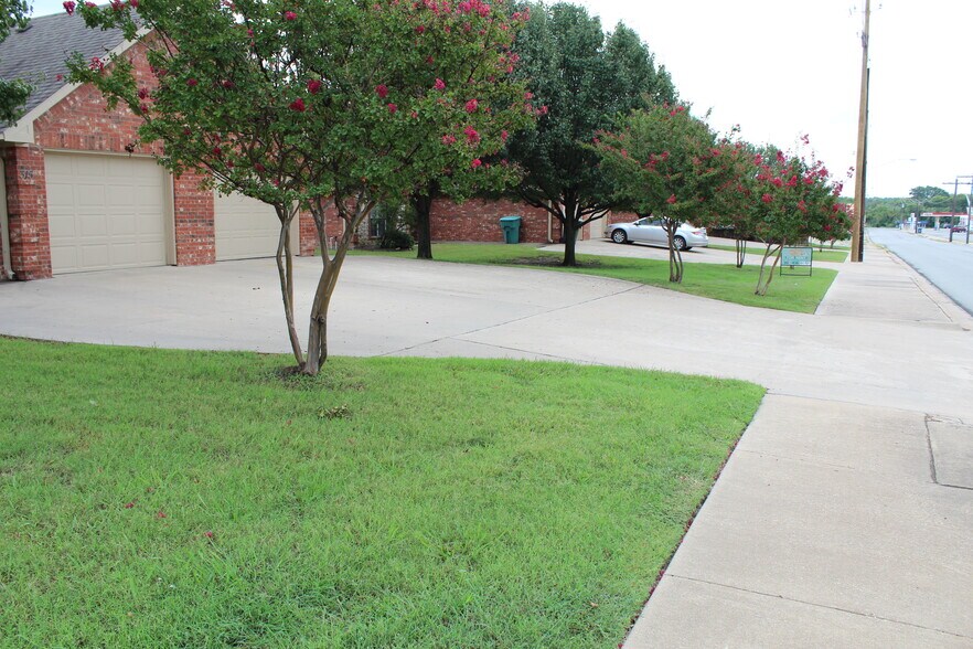 Building Photo - 307 Sunset Blvd