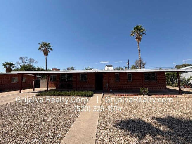Building Photo - Beautiful 4 Bedroom 3 Bath Brick House for...