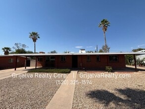 Building Photo - Beautiful 4 Bedroom 3 Bath Brick House for...