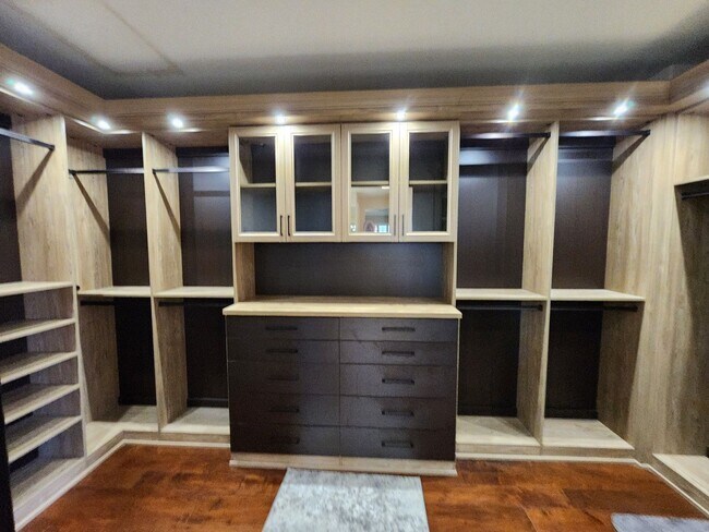 Building Photo - Beautifully Upgraded Southern Highlands Ga...