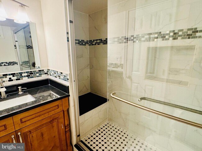 Building Photo - 3902 Hadley Square W