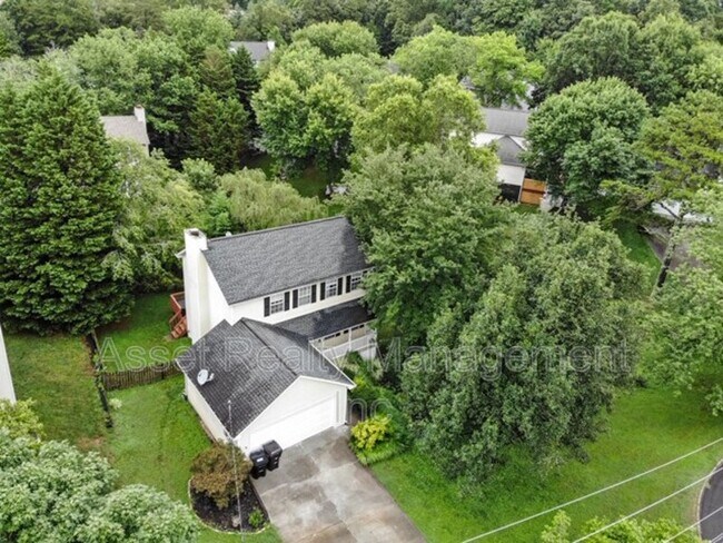 Building Photo - 9009 Tall Timber Dr