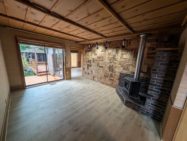 Building Photo - Rent Your Own Oasis! Available Now!