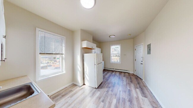 Building Photo - 1052 Garfield Ave