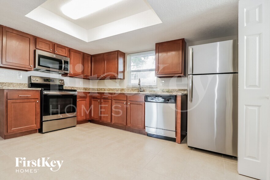 Building Photo - 7701 Birchwood Dr