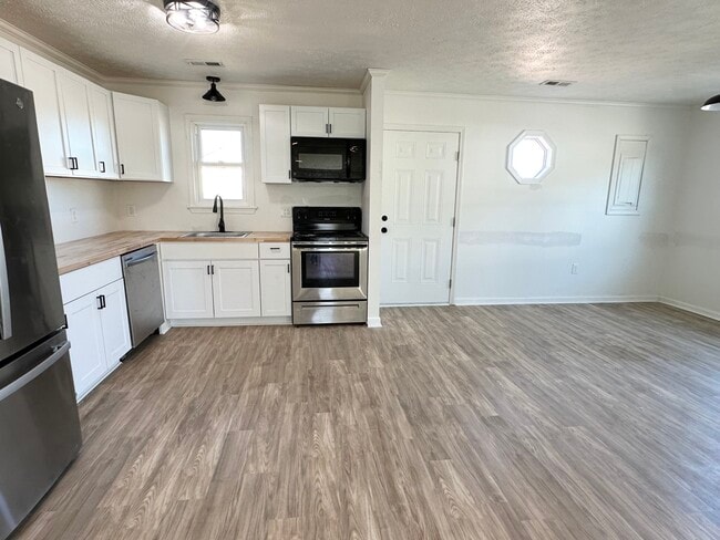 Building Photo - 208 Ridge Rd