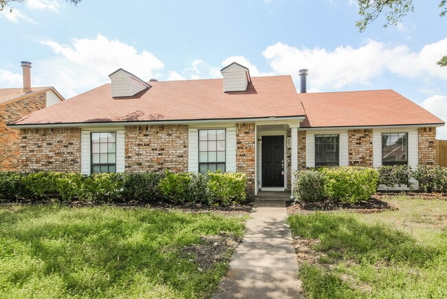 Building Photo - 401 Rainier St