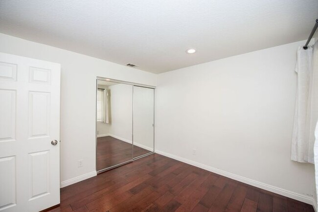 Building Photo - Anaheim Hills Beauty
