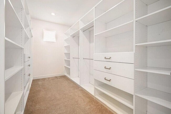 Building Photo - 31 Cortina Dr