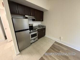 Building Photo - 62 Boylston St