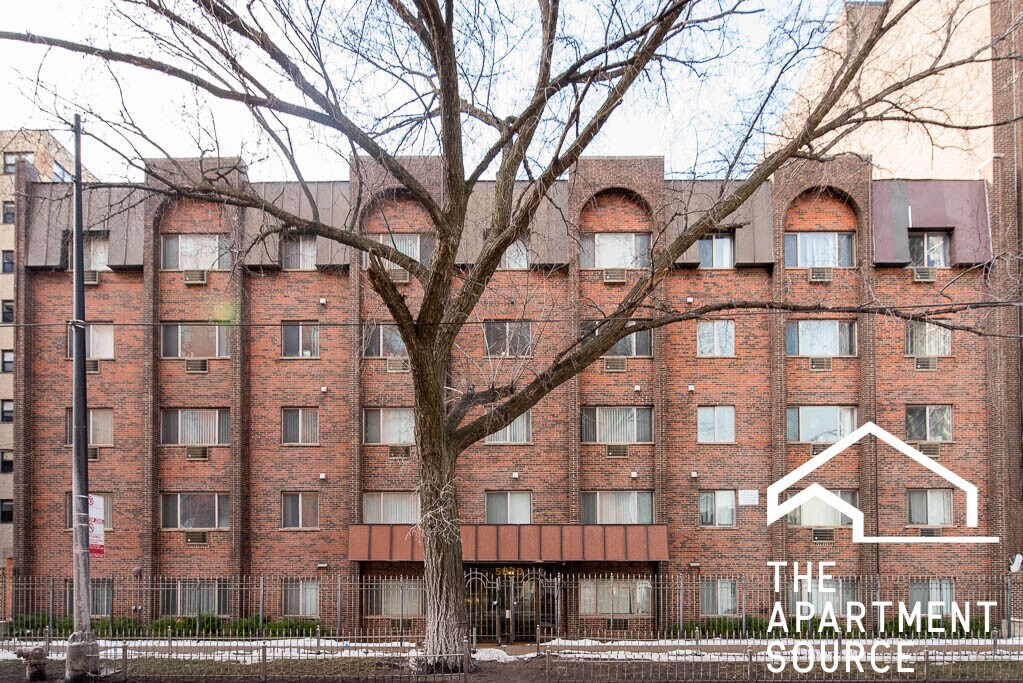 Building Photo - 5820 N Sheridan Rd