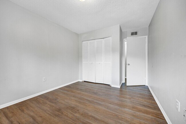 Building Photo - cpl8