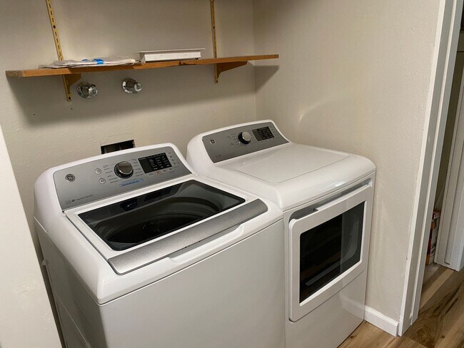 Building Photo - Spacious Single-Story Living with Modern Comforts and Outdoor Appeal