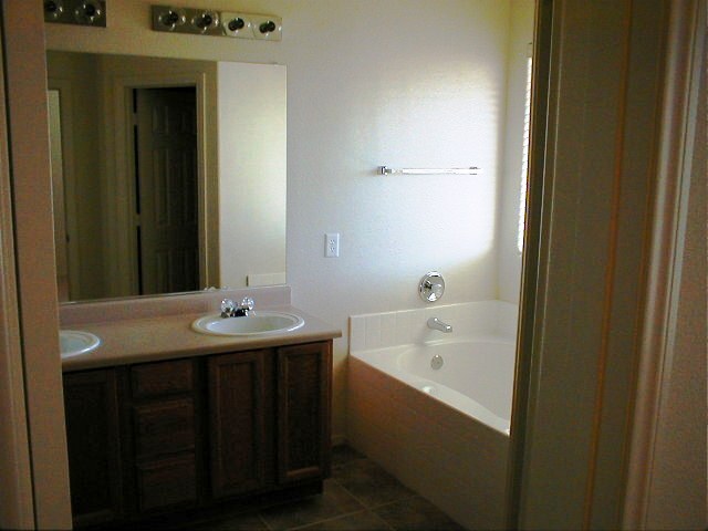 Building Photo - Wonderful Summerlin single story with gras...
