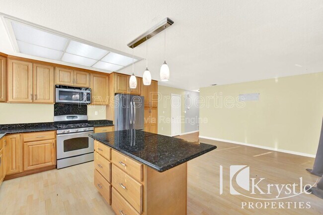 Building Photo - 2 Bridge Ct