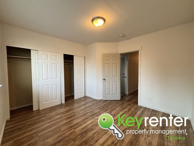 Building Photo - Modern 3-Bedroom, 2-Bath Downstairs Duplex...