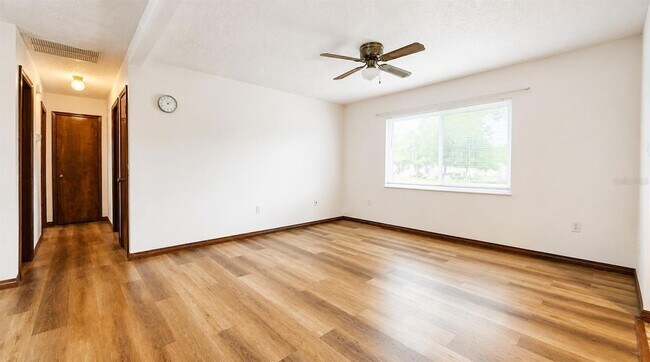 Building Photo - 35025 Raintree Dr
