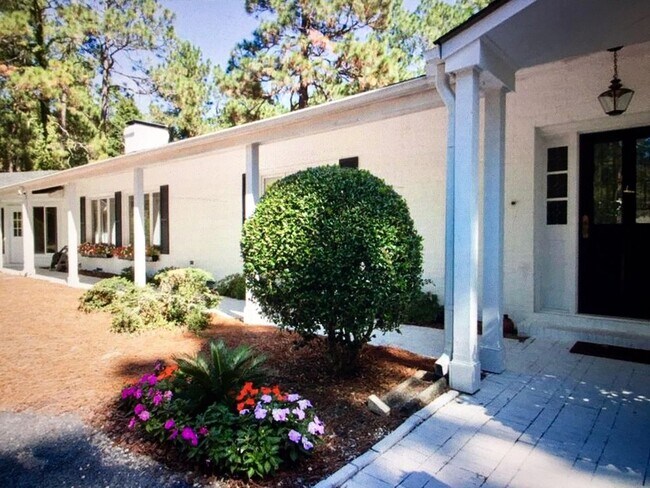 Building Photo - 685 Donald Ross Dr