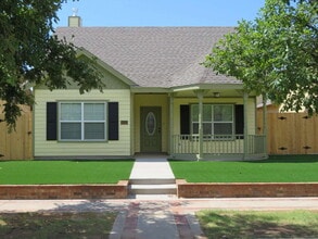 Building Photo - Beautiful Home Located Near Texas Tech University!