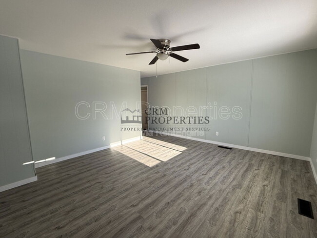 Building Photo - 806 Maumee Dr