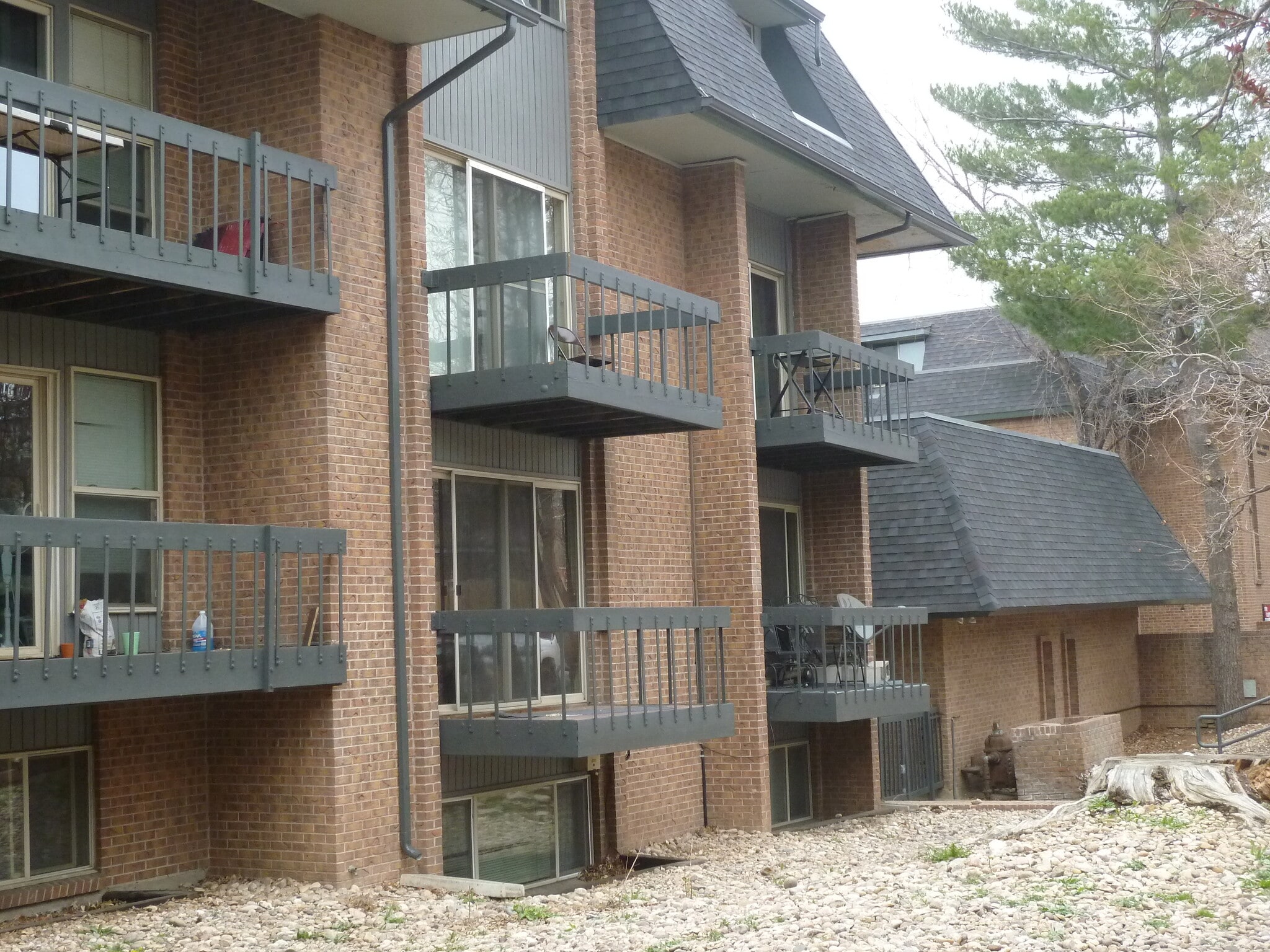 Building Photo - 1065 University Ave