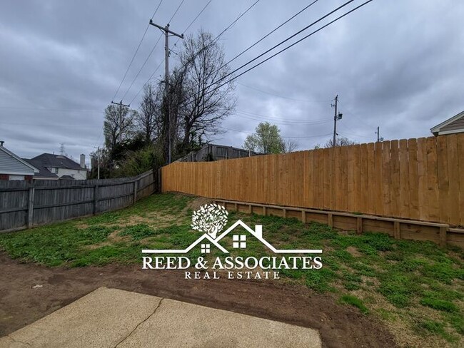 Building Photo - 3 Bedroom w/ fenced yard in Raleigh