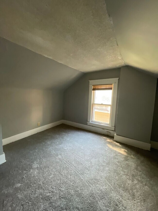 Building Photo - 1415 Neosho St