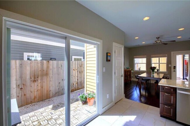 Building Photo - 5106 Caswell Ave