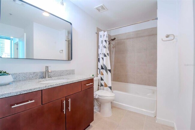 Building Photo - 777 N Ashley Dr