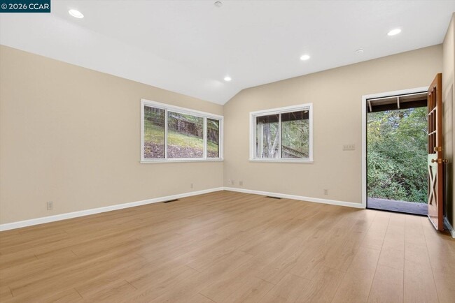 Building Photo - 261 Castle Hill Ranch Rd