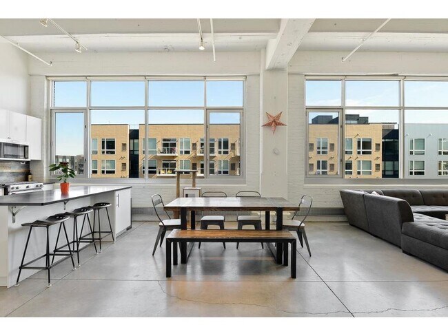 Building Photo - 700 N Washington Ave