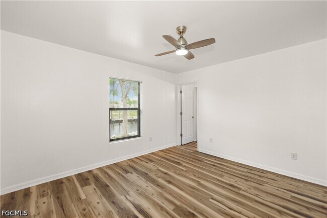 Building Photo - 3520 SW 17th Ave