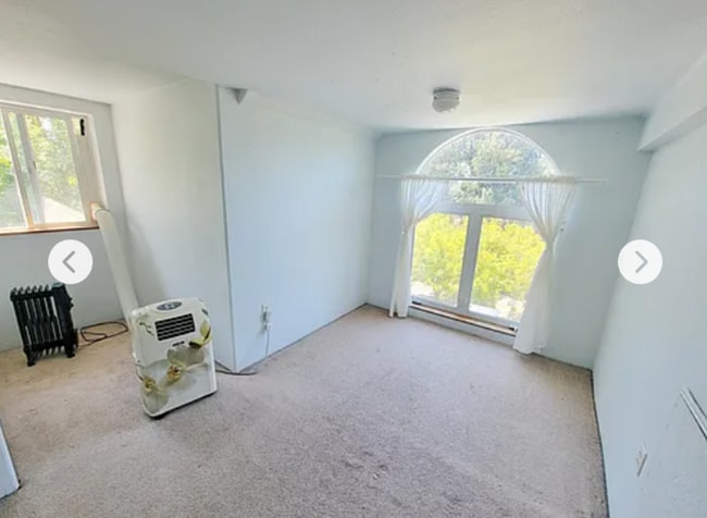 Building Photo - Spacious upper 3-bedroom unit with 2 full ...