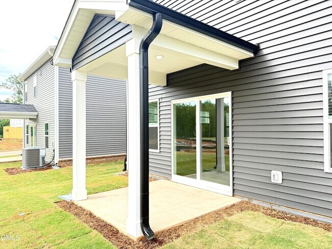 Building Photo - 1008 St Lawrence Dr